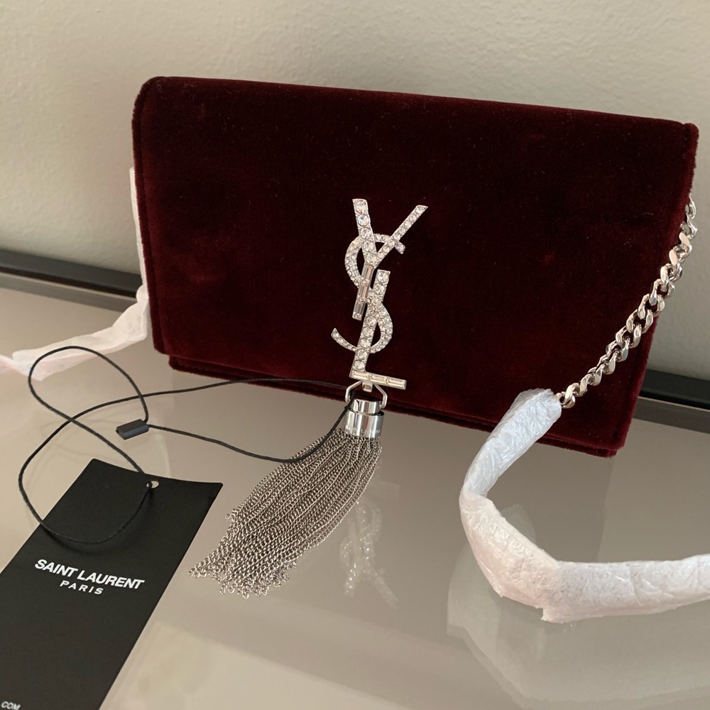 STUNNING! KATE CHAIN WALLET W/TASSEL IN VELOURS AND CRYSTALS.